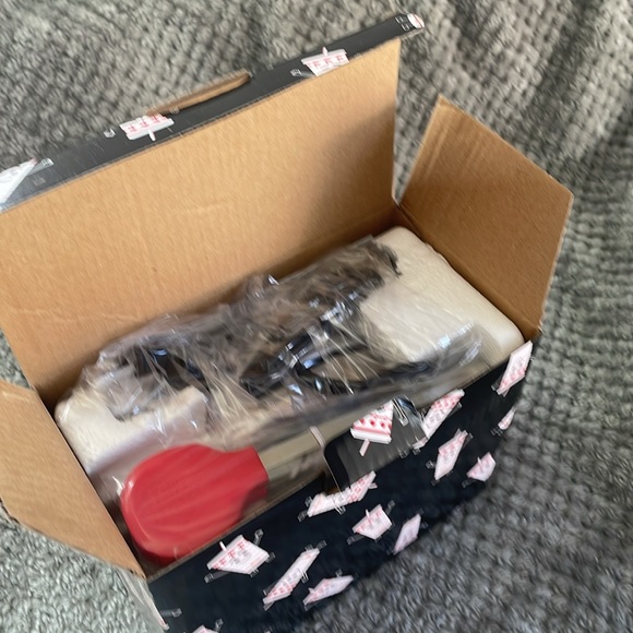 IN N OUT Burger Waffle Maker Limited Edition Exclusive New In Box With Tongs - Picture 3 of 5